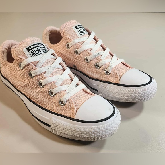 **New Item In! Converse Pink and White Women's Sneakers - Picture 2 of 7